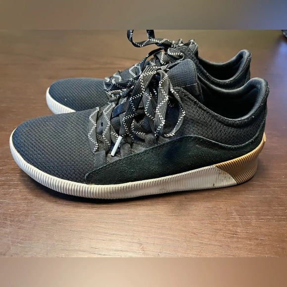 Sorel Out and About sneakers. Women’s size 7. - Picture 6 of 8